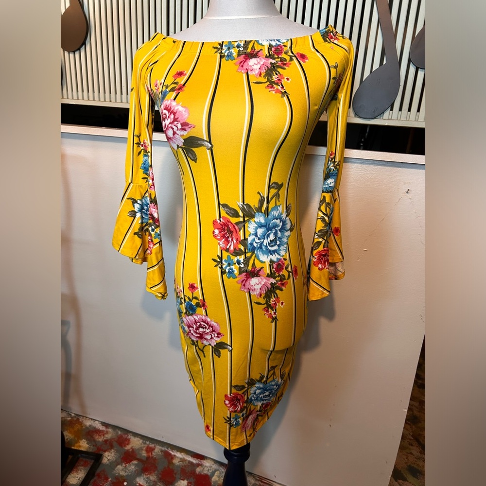Love Chesley Floral Yellow Dress with Bell Sleeves Size Medium NWT